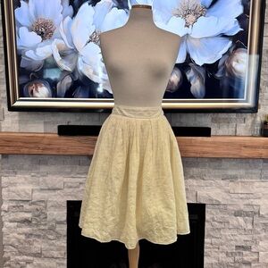 🌟3 for $25🌟 Off-white flare skirt w pockets